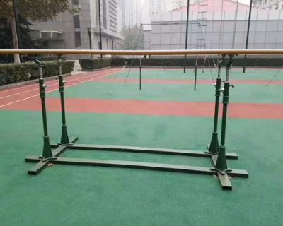 军用双杠